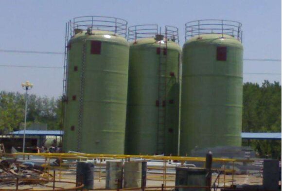 玻璃鋼鹽酸罐施工現(xiàn)場圖